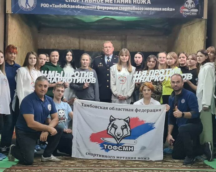 Соревнования по спортивному метанию ножа среди волонтёров Мичуринска прошли под девизом «Спорт против наркотиков».